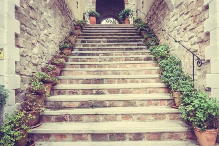 Why Cracked Concrete Steps Should Be Repaired Before Winter in Mississauga