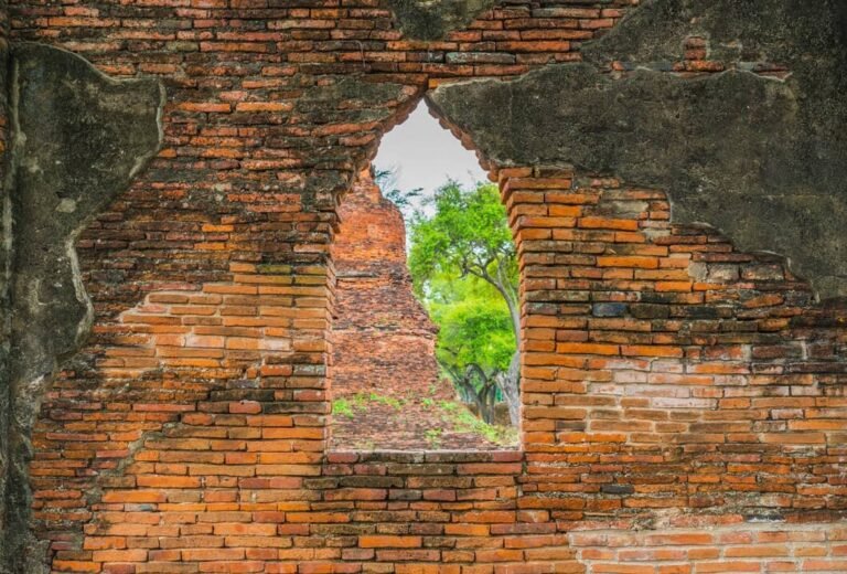 beautiful-old-architecture-historic-ayutthaya-thailand_1339-6030