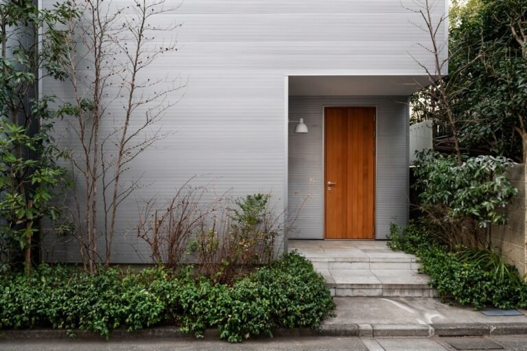 Concrete landing design for front entrance steps