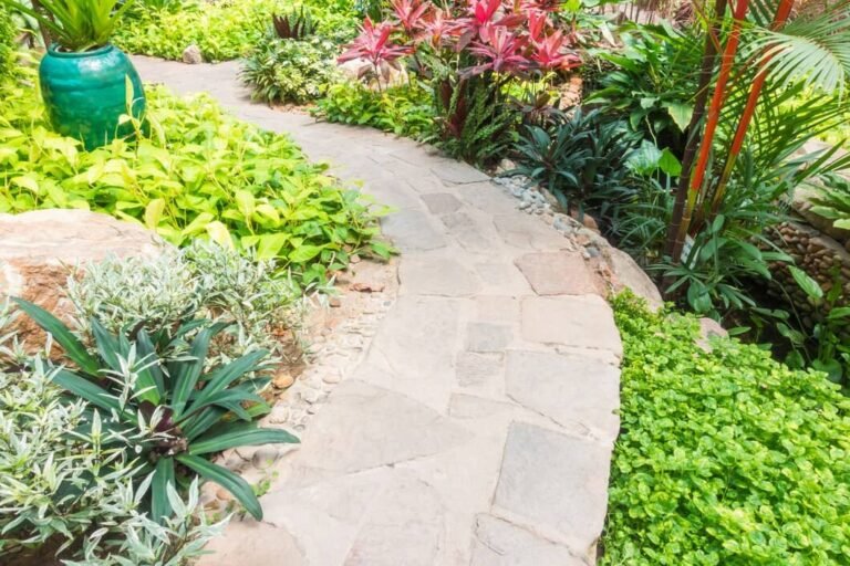 Concrete apron design at driveway entrance